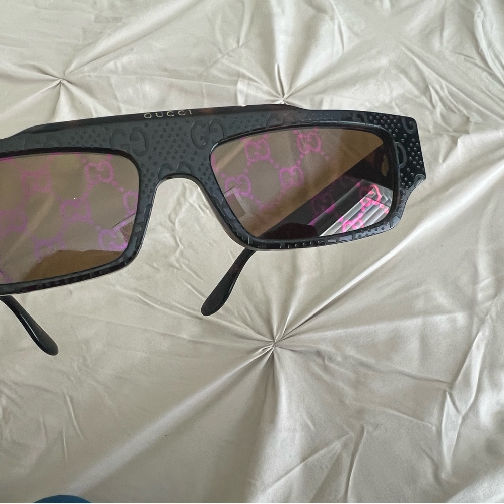 Gucci Black Frame Sunglasses with Pink Lens Reflection